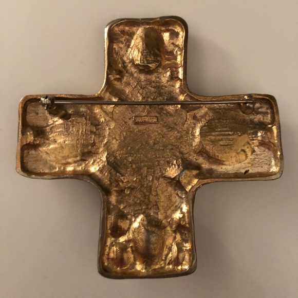 20th century gold molded glass & crystal brooch